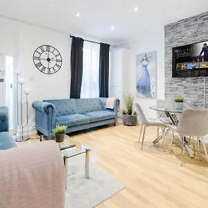 Large One Bedroom In Marylebone Apartment London