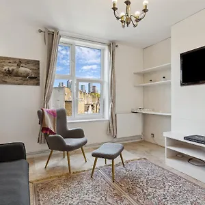 Spacious 3 Bedroom Near Attractions *