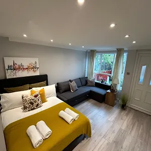 King's Cross Lawrence Private Aparthotel