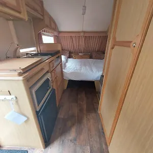 Quirky Cosy Caravan Campsite *