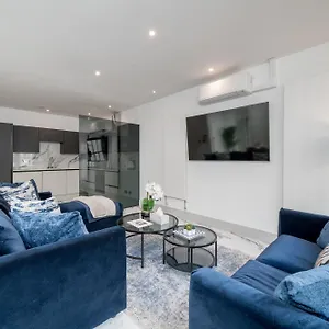 Luxury Eaton Mews House In Holiday home *