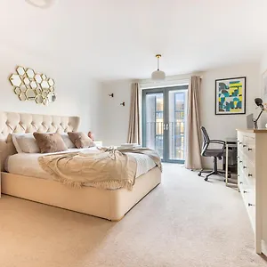 Modern 2bd Flat Near Victoria *