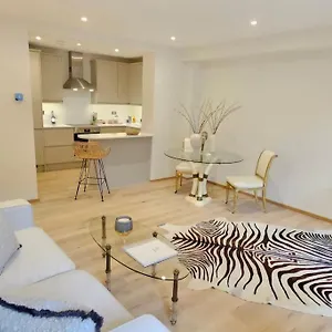 Apartment Stylish New 2 Bedroom *