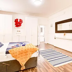 Marble Arch Beautiful Four Bedroom Apartment *