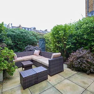 The Latimer Wonder - Stunning 5bdr House With Garden Apartment London