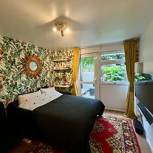 Cozy 1-br Garden Flat For Up To 4 In East *