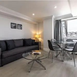 2 Bedroom Canning Town Newham Excel With Free Parking Apartment *