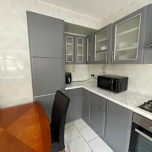 Lovely Spacious 3 Bedroom House With Sofa Bed, 30 Minutes From * London
