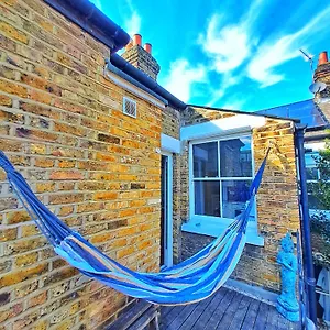 Elephant & Castle 2 Bed Hammock Hangout Apartment *