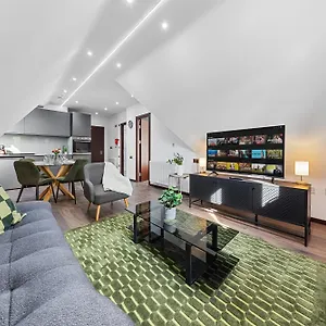 The Retreat - Unico Residences Apartment London