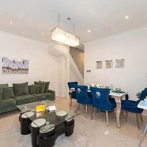 3 Bedroom House With Spacious Back Garden & Free Parking In Ilford, Barking Barking (Greater London)