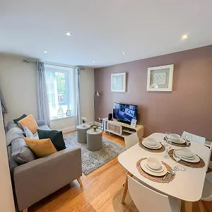 Apartment Refined 2 Bedroom Flat Few Steps From The Oval *