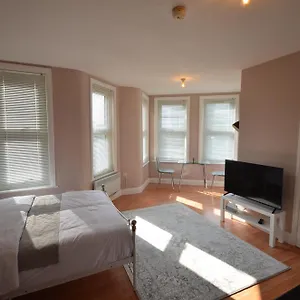 Apartment In The Heart Of Walthamstow Village London