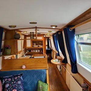 Botel Cosy Canal Boat In Little Venice By Paddington For Family & Friends