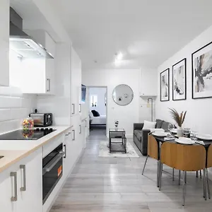 Modern 3 Bedroom House Apartment