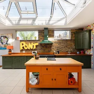 Iconic House In Wandsworth Holiday home London