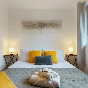 Cosy Canary Wharf House London