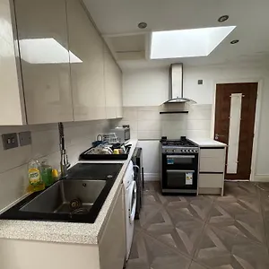 43 Lawn Avenue Yiewsley