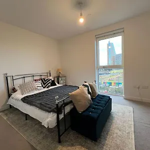 Entire 1 Bedroom Apartment *