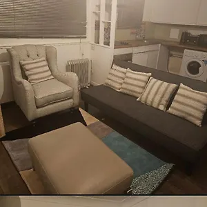 Cozy Escape With Modern Amenities *