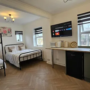 Apartment Newly Renovated & Ensuite Rooms! - Camberwell *