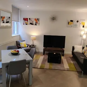 Apartment Beautiful, Spacious And Near Covent Garden London