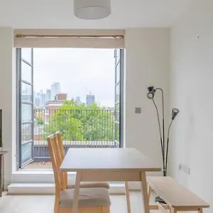 Stunning 1bed Flat With Balcony - 5 Mins To Station Апартаменты