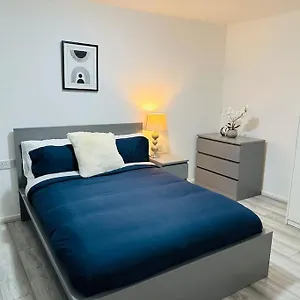 Apartment Urban Serenity South East 3 Bedroom House London