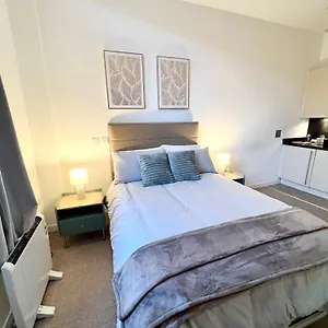 Luxury With Super Fast Wifi Gated Development * London