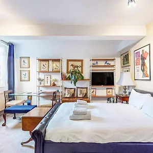 Apartment Charming 10min To South Kensington Station London