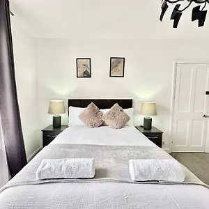 Apartment Central Two Bedroom *