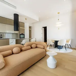 Lovely 4 Bdr Parking Apartment *