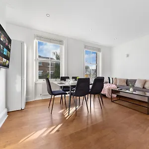 Luxury 4 Bedroom Flat With Stunning Shard View From Terrace In London! Next To Station, Sleeps 9 *