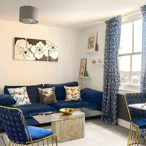 1-bed Penthouse Notting Hill Apartment London