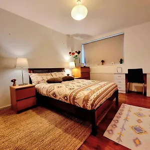 Charming 4 Bedroom Duplex With Private Entrance Holiday home