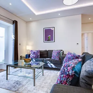 Newlands Pepe By Artsy Apartment *