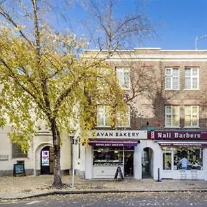 Two Bed High Street Flat *