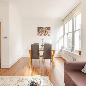 Apartment 2 Bedroom Flat In St Johns Wood London