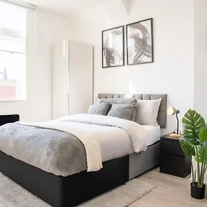 Apartment Luxury In Sutton, London *