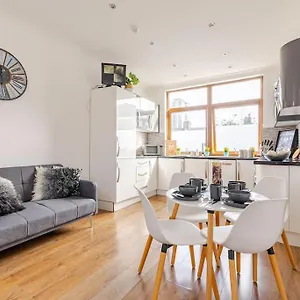Luxury Near Canning Town- Free Parking London