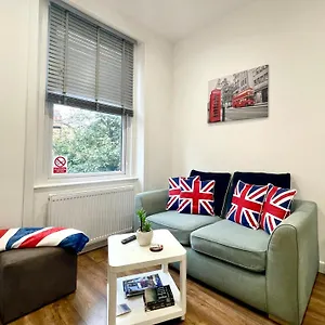 A Brilliant One Double Bedroom Flat Apartment *