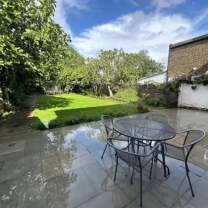 Luxurious Living 4 Bedroom * London