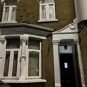 House On High Street Homestay Enfield