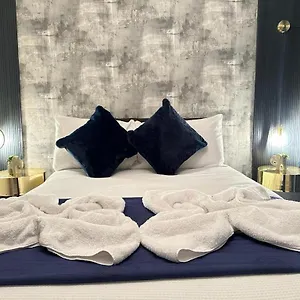 Beautiful Three Bedroom Family Apartment
