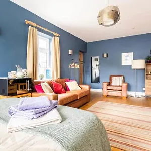 Kingswood Guest house *