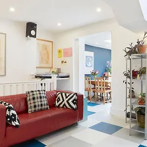 Stylish Family In Artsy Se Holiday home London
