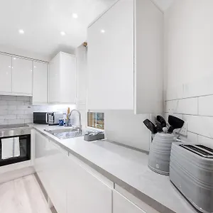1 Bed Flat In South Kensington *