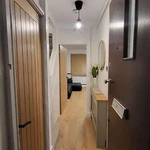 Flat - Good Access To And More! Apartment