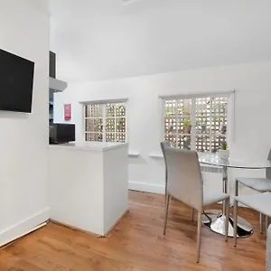 2 Bed Piccadilly 1 London