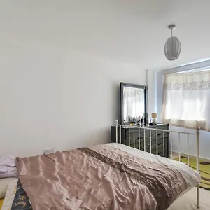 Cosy Near Wembley Stadium * London